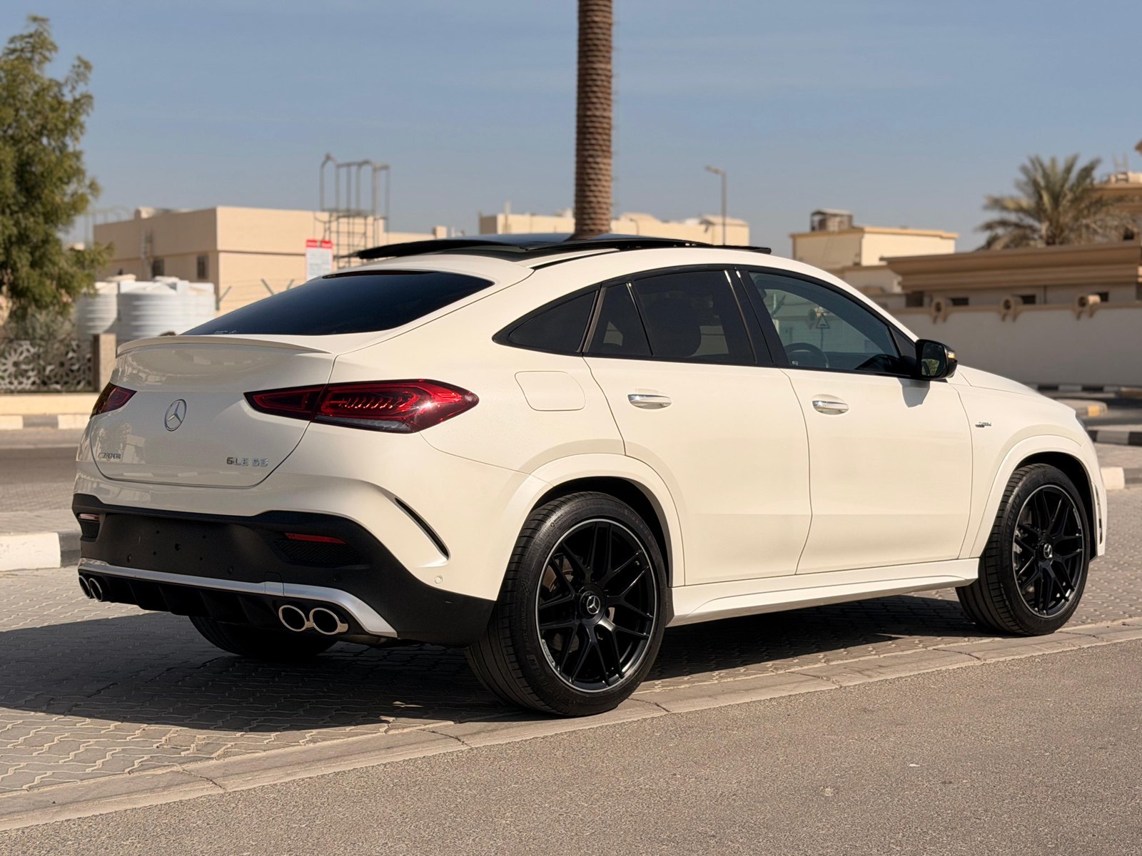 Mercedex Benz GLE53 2022 White image